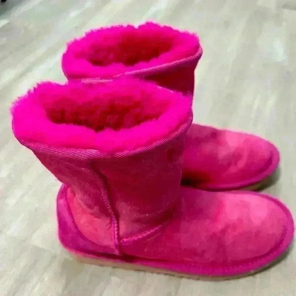 UGG CLASSIC SHORT MAGENTA PINK raspberry BOOTS SIZE 4 - Picture 3 of 6